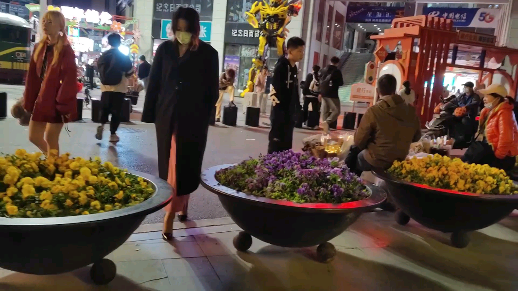 一绳所爱定拍 陈依依捆绑内置玩具 戴口球穿12CM高跟鞋去繁华路段逛街-7