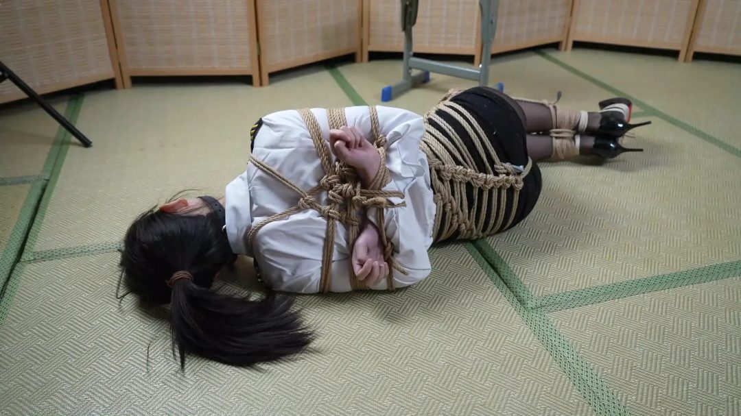 【紧缚挑战第一期】【定拍】【嗷嗷】白色女搜查官制服,绳索束腰紧密捆绑!看完绝对不会失望!后续放过程-1 【紧缚挑战第一期】【定拍】【嗷嗷】白色女搜查官制服,绳索束腰紧密捆绑!看完绝对不会失望!后续放过程-1