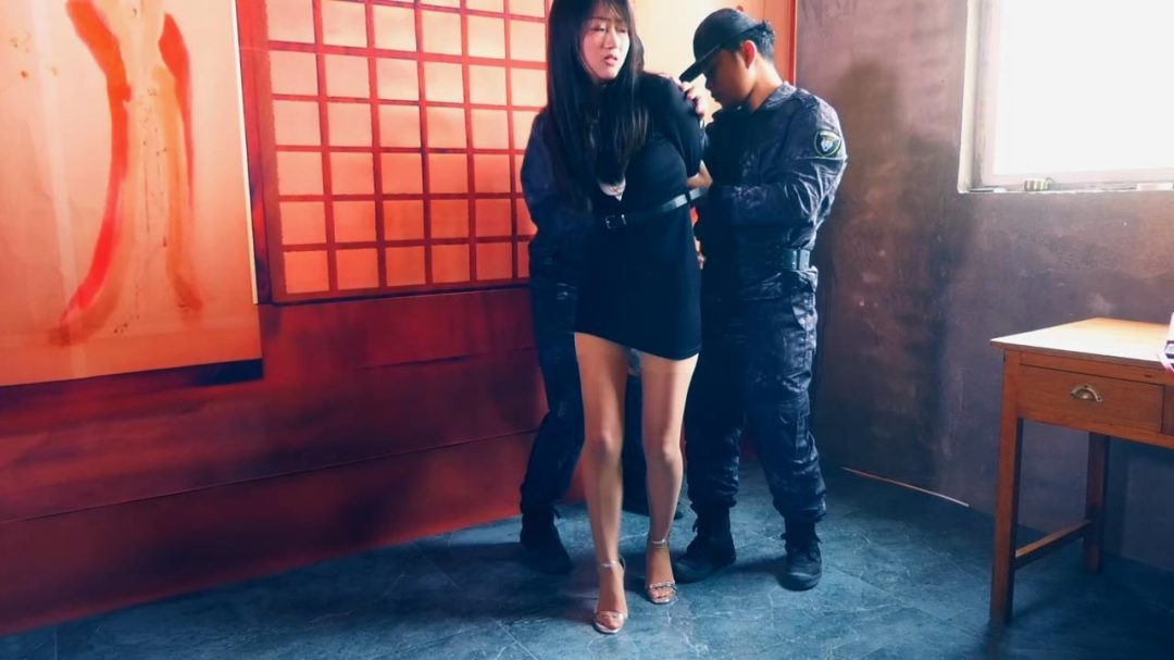女囚大片《特殊的摄影》 完整版-4