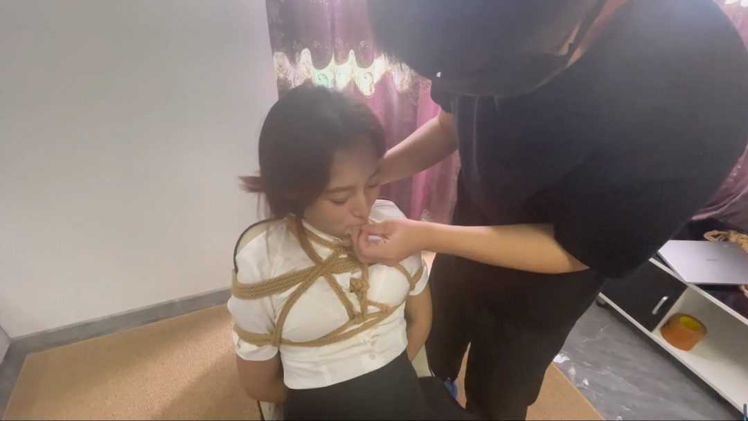 原创 文员盈盈落入恶魔上司的手中 长时间玩弄 多元素体位和场景-3