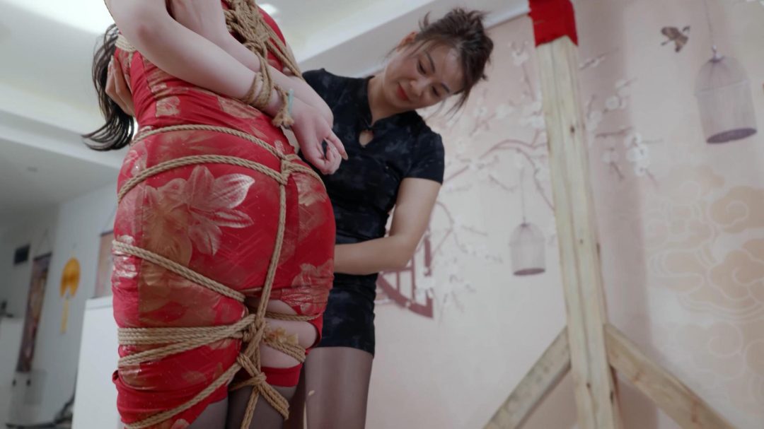 身材超绝的女粉丝上门体验绳艺紧缚-12
