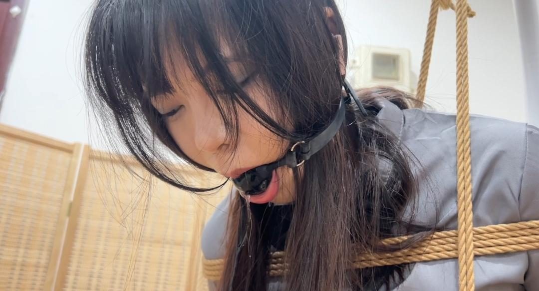 网友定制剧情小苏3种口球流口水（第一次玩充气口塞）-6