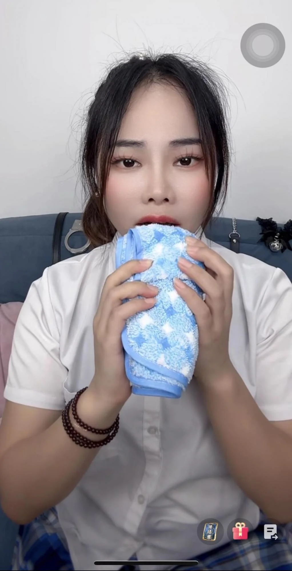 鱼糯糯 jk女主播毛巾堵嘴-1