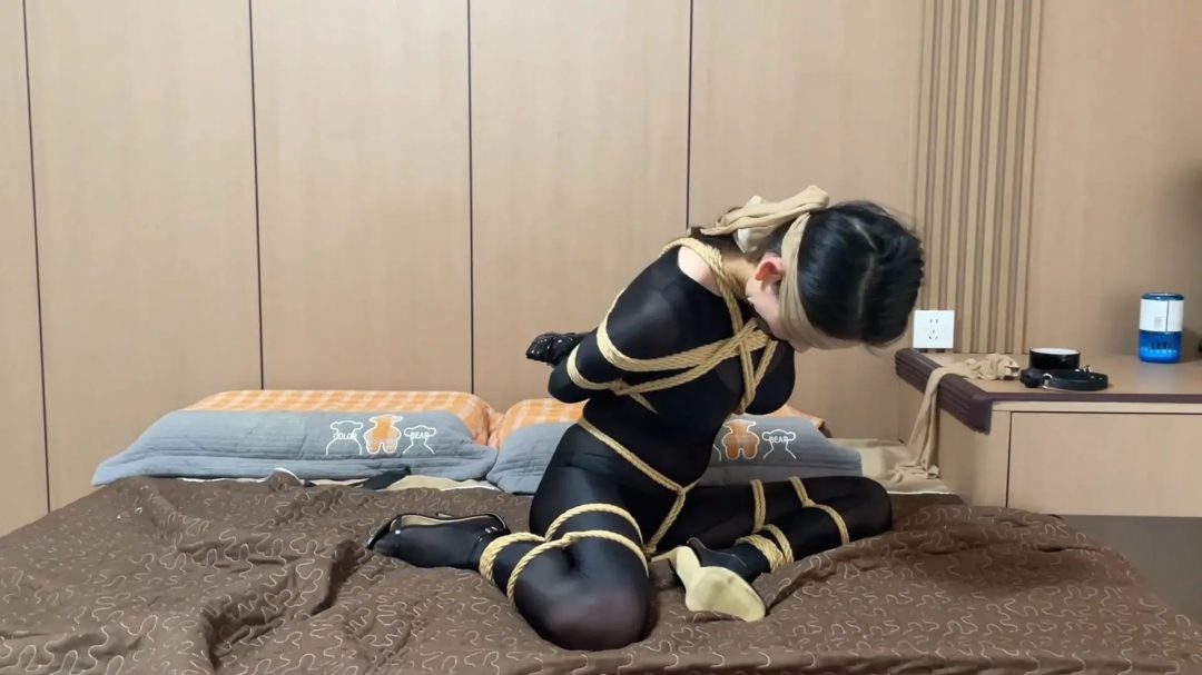 【云雀定拍】《不自量力的女飞贼 上》女特工居家自缚太过大意,女飞贼趁虚而入将其迷晕并捆绑玩弄-13 【云雀定拍】《不自量力的女飞贼 上》女特工居家自缚太过大意,女飞贼趁虚而入将其迷晕并捆绑玩弄-13