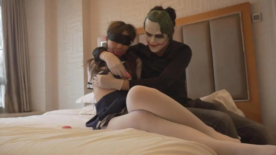 白丝JK服 x 小恶魔装 口球堵嘴胶带封嘴丝袜套头，再强制-3
