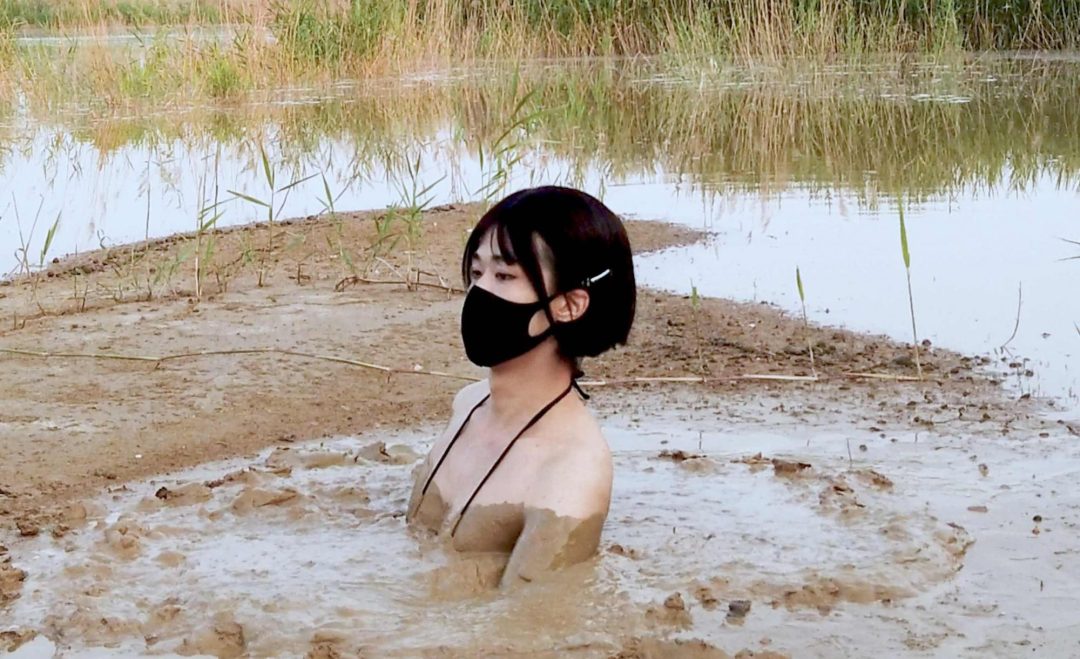 舞娘服赤脚裸足裸腿踩泥陷泥-7