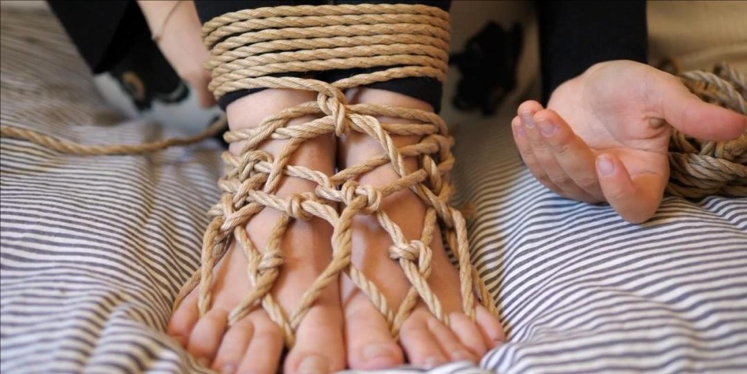 Feet tie shibari-1