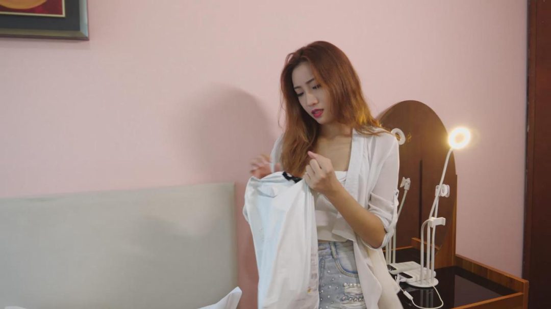 小驴工作室定拍作品《主播上集》,女主播之间的人气差距也许就是一件衣服-9 小驴工作室定拍作品《主播上集》,女主播之间的人气差距也许就是一件衣服-9