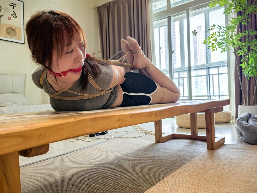 绳艺日常分享，你们见过能把自己的腰折叠起来的妹子吗？-5