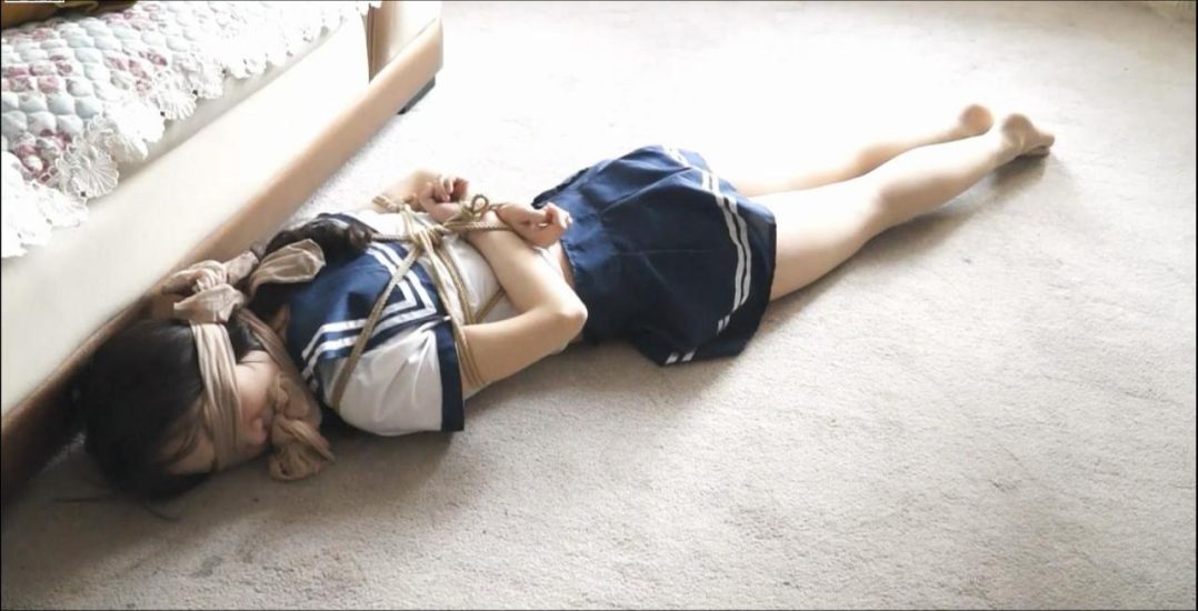 个人原创 学生装捆绑tj堵嘴挣扎，逍遥美女模特依然主演-2