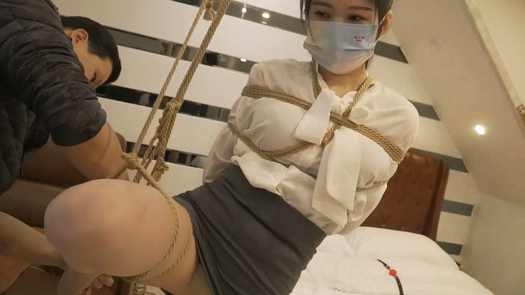 OL小思的紧缚实验 挑战篇下集 本集有丝袜全包哦-1