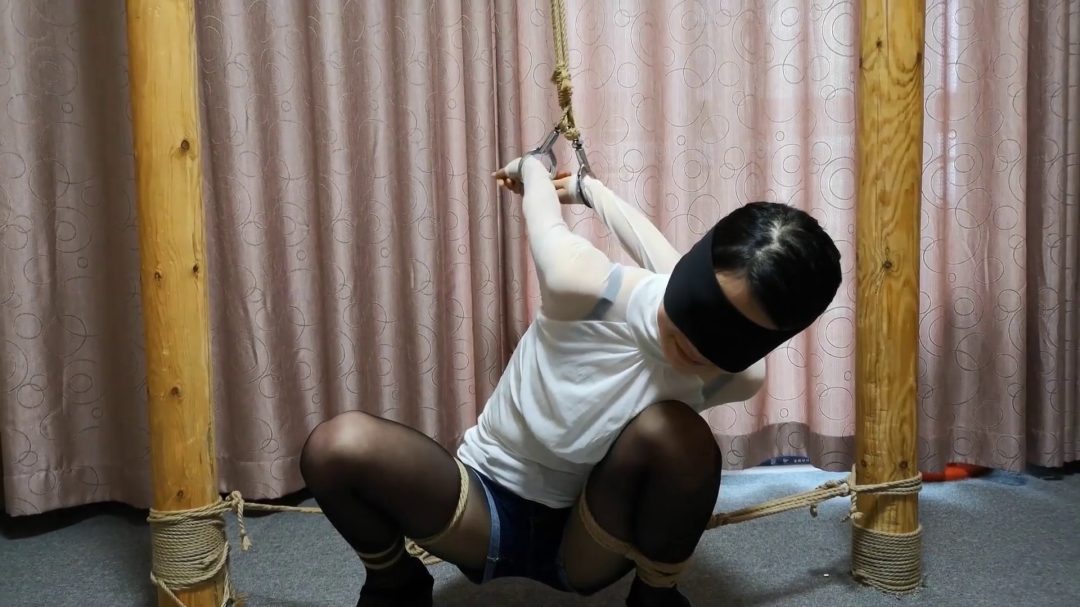 黑丝 布鞋 难受的蹲姿-3