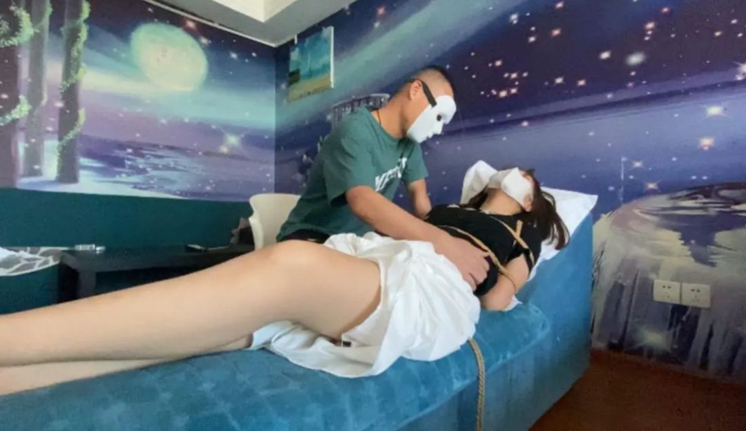 怕痒的蓝指甲脚丫-疯狂挣扎-3