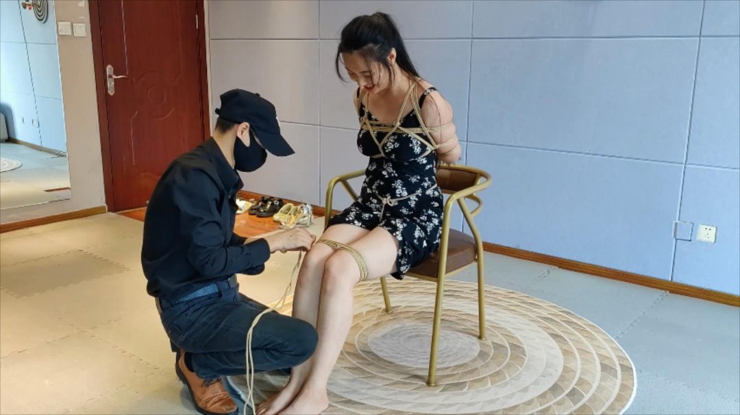 一绳所爱工作室私人订制 紫涵绳艺访谈，紧缚放置（上）-7