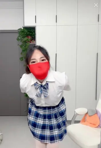 鱼糯糯 白丝女主播丝巾扎带自缚堵嘴蒙面-1