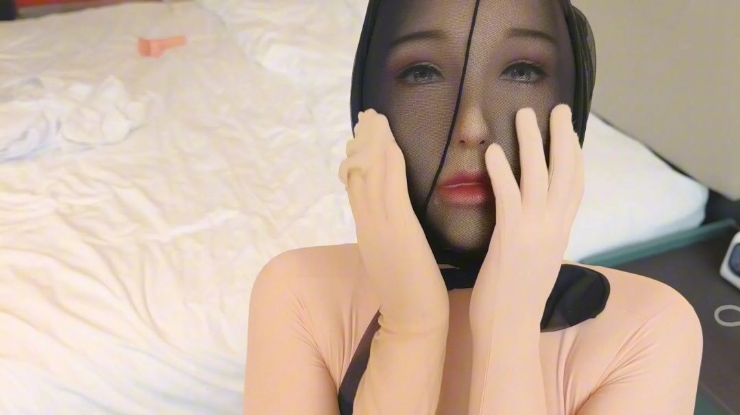 【黎梦的kigurumi】喜欢带着别人的脸套上黑丝-1