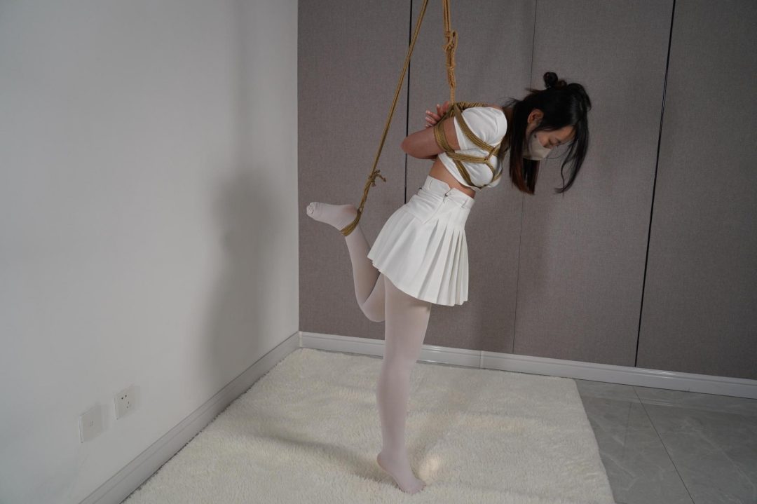 清纯女大学生挑战神秘游戏-2