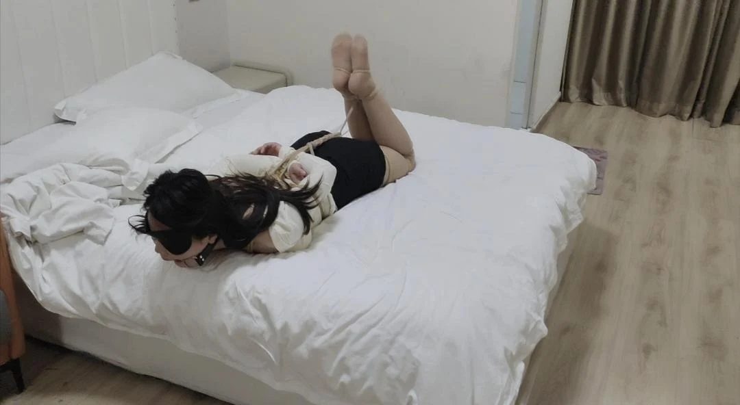 肉丝小恩开口器放置 捆绑 驷马 轻调 胶布封嘴 开口器放置 口水收集-1
