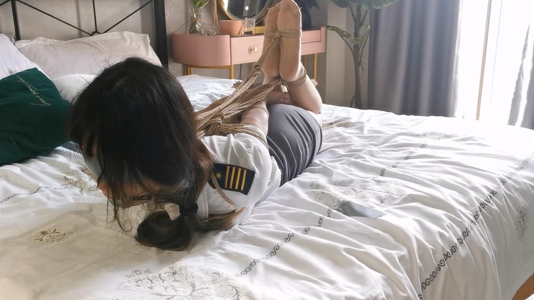奥特曼定拍：小圆直臂驷马蒙眼堵嘴放置 小姑娘声音特别有磁性-5