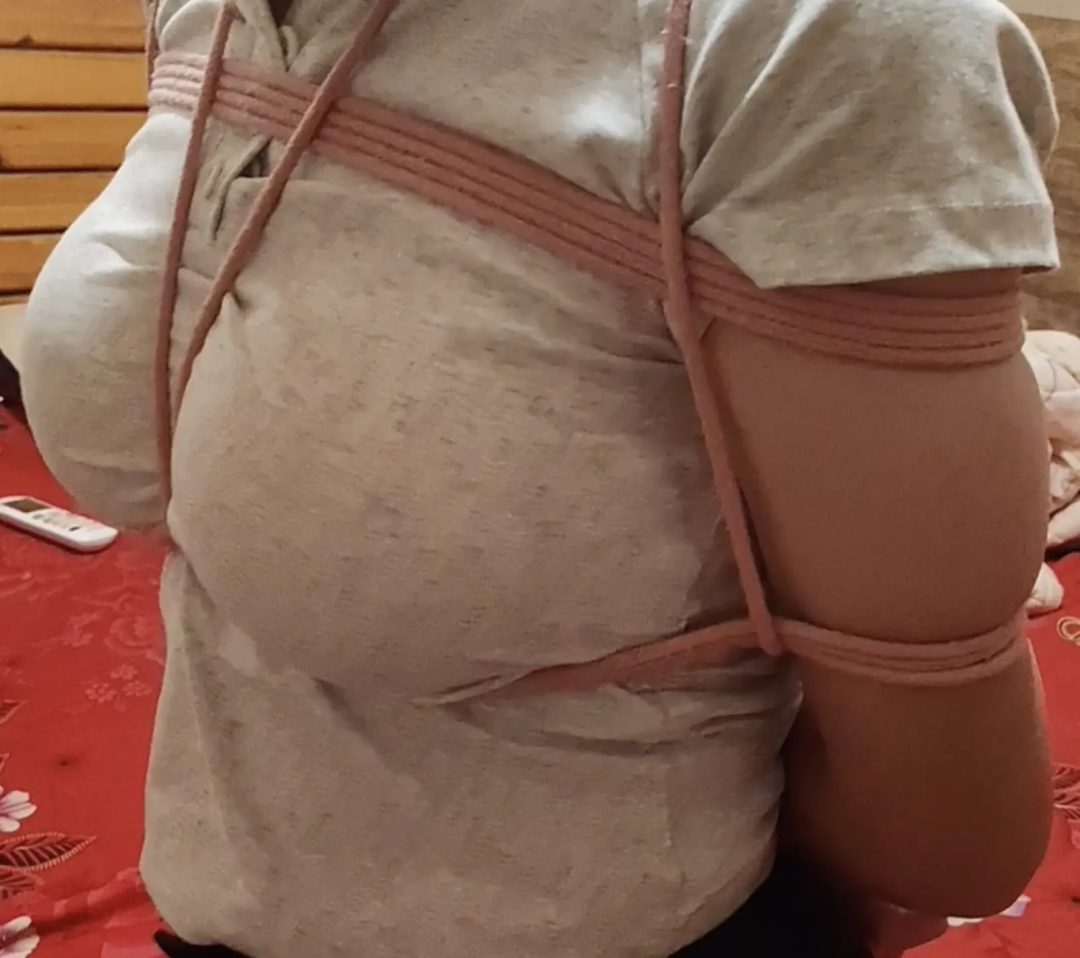 同好小姐姐的紧缚体验-1