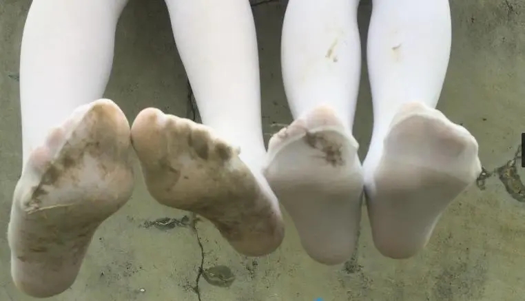 双人白丝户外玩泥弄脏带女同向-7