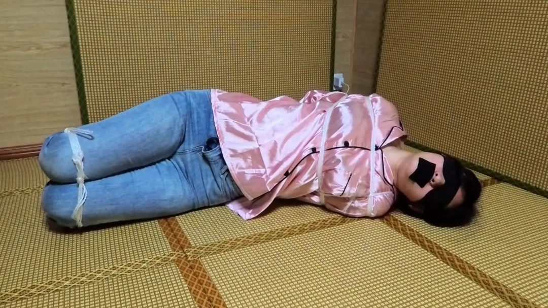 粉色上衣牛仔裤细尼龙驷马捆绑！-2