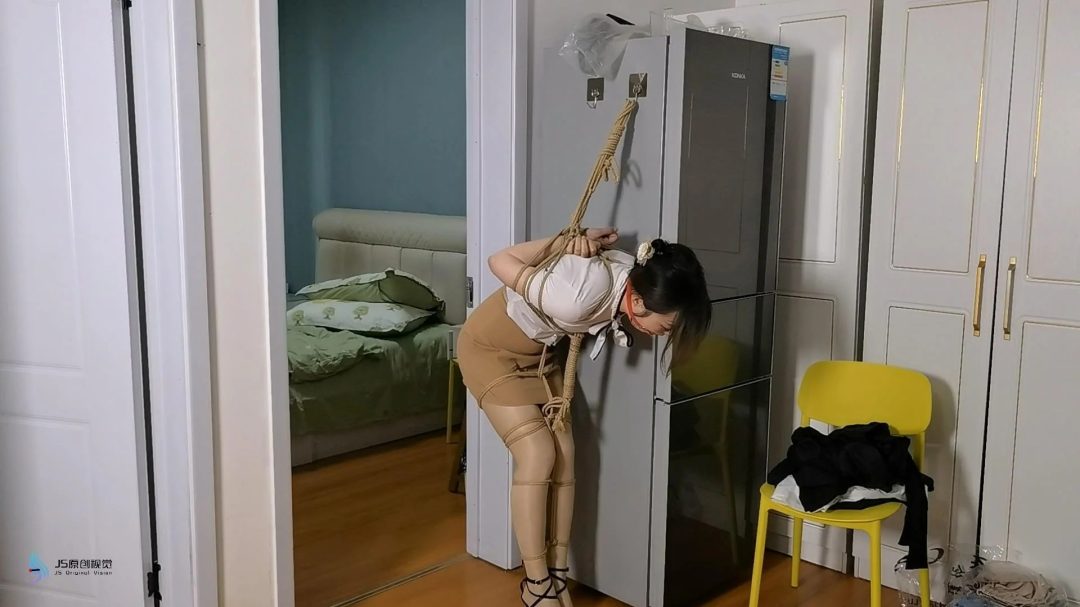 JS工作室定拍：哈妮日式放置挣扎 日式高跟挂在冰箱上-4