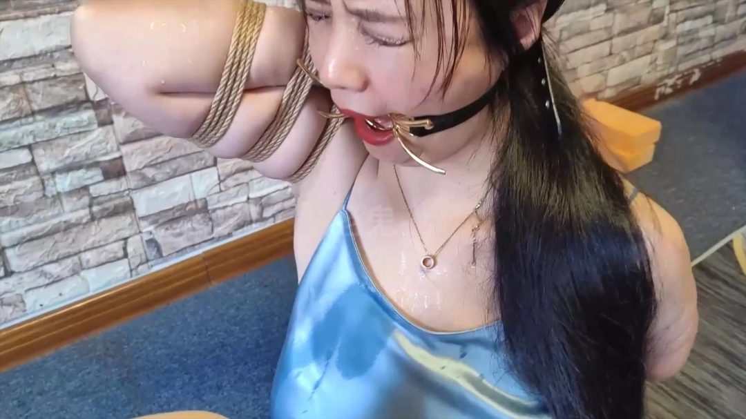 初心《紫涵闷热汗湿捆绑上》【熟女丝袜高跟/口环口球丝袜堵嘴/汗湿/难受姿势】-7 初心《紫涵闷热汗湿捆绑上》【熟女丝袜高跟/口环口球丝袜堵嘴/汗湿/难受姿势】-7