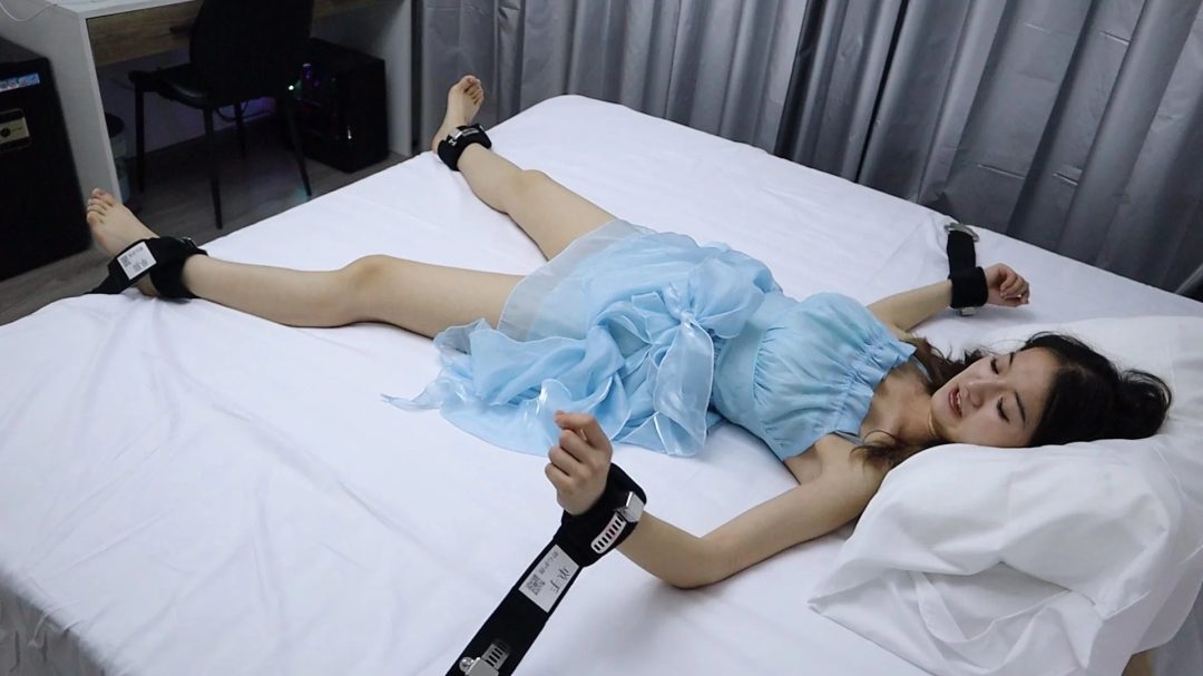 珊迪被精神病囚禁 出院测试失败 挠脚挠全身TK 超怕痒 手铐脚铐脚趾铐-13