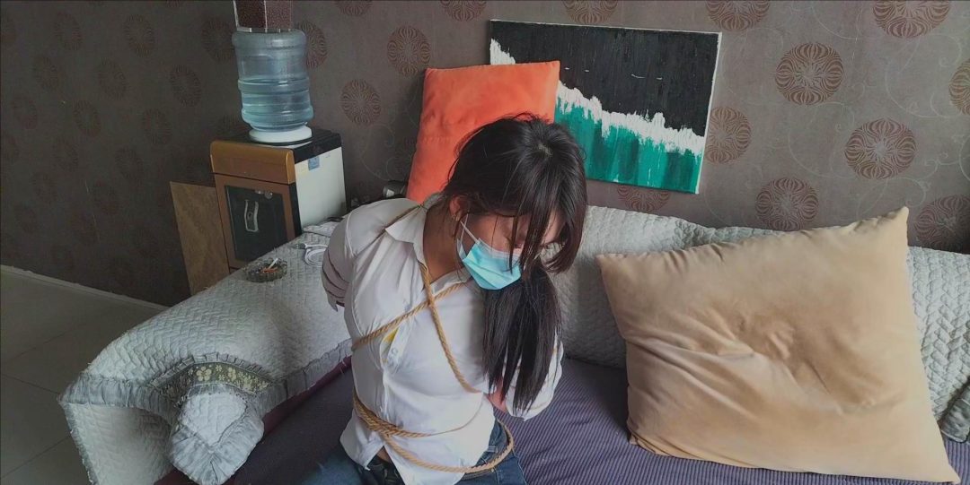 新模小鱼首次试镜 特别怕痒 两部分第一部分日式痒痒 第二部分自救脱绑逃生-8