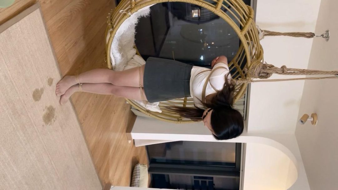 奥特曼定拍：小芜日式直立踮脚吊放置 肉肉的小学妹带着口球流口水-6