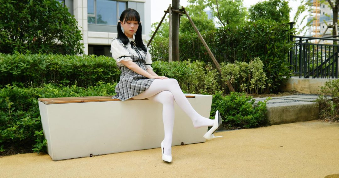 【红鲤鱼】双女JK白丝黑丝内裤塞嘴胶布捆绑-6