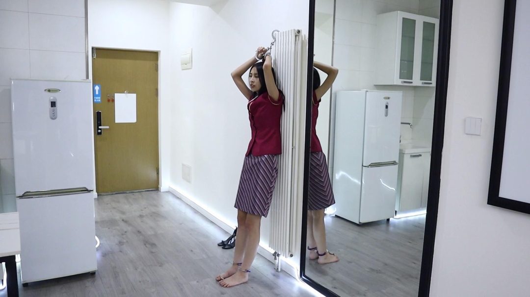 超模叶子讲述戴镣铐挠脚心TK感受4 手铐脚铐脚趾铐 超紧股绳可见骆驼趾！ 大比例挠腰挠膝盖内容！扎带口球！抓捕审讯审-12