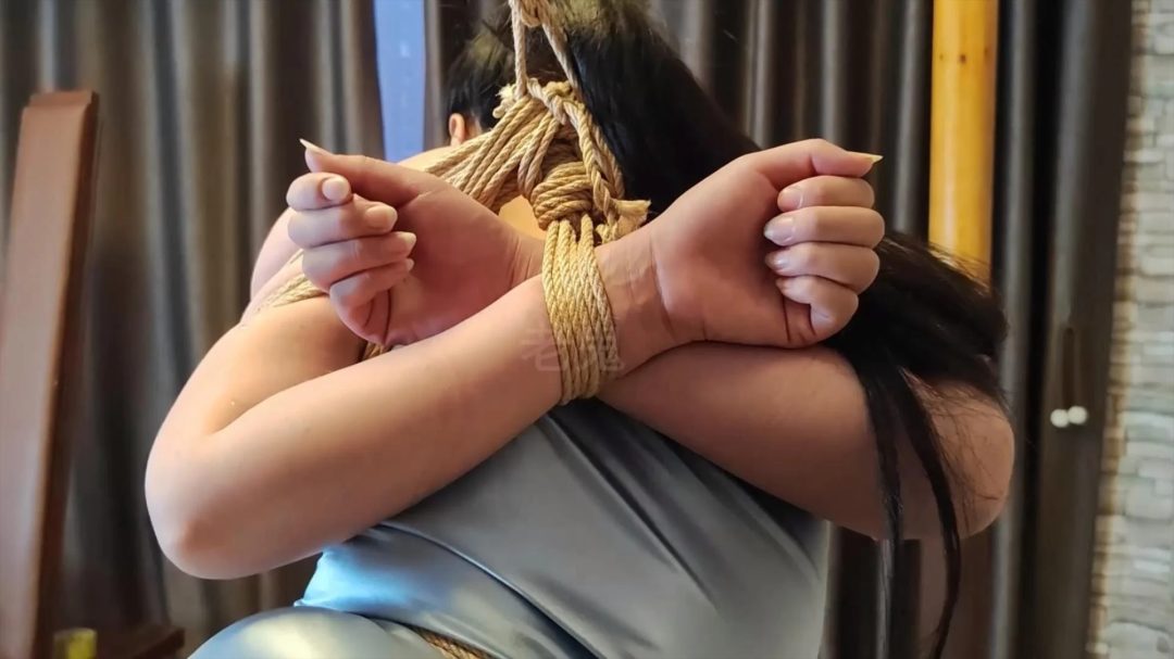初心《紫涵闷热汗湿捆绑上》【熟女丝袜高跟/口环口球丝袜堵嘴/汗湿/难受姿势】-17 初心《紫涵闷热汗湿捆绑上》【熟女丝袜高跟/口环口球丝袜堵嘴/汗湿/难受姿势】-17