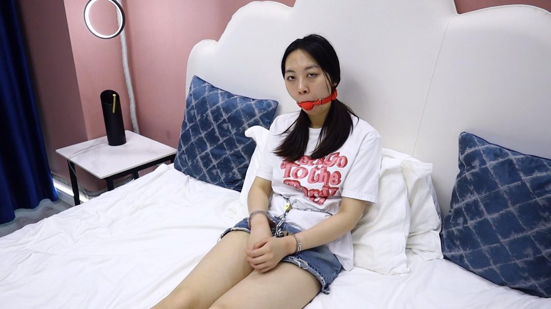 叶子是咱这的老朋友了，又拉来拍了一次，当然肯定是多了很多新花样的-15