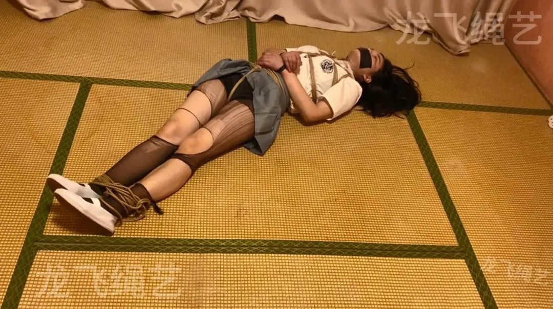 虐待 手撕丝袜 折磨 抽打 KT 凌辱 【洛洛】-3