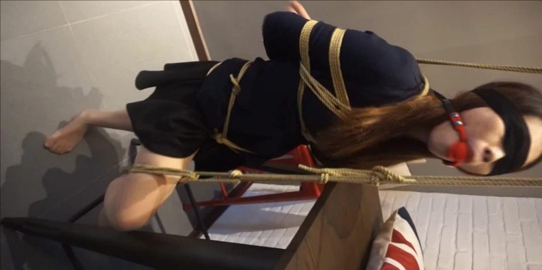 绝对女神范，绝对性感诱惑。好不好自己看截图，我不多说。 还有，女神是全程着丝袜的，喜欢丝袜的绝对不能错过。-1