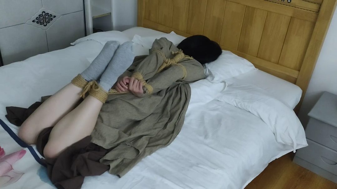 小悠直臂驷马挣扎-2