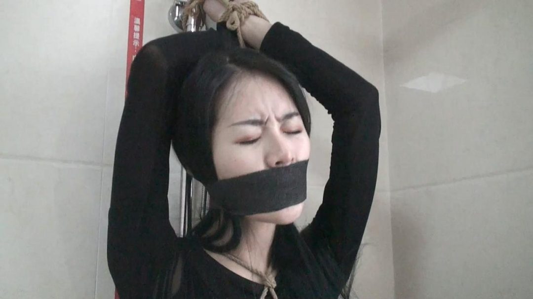 逍遥定拍~猥琐男第一人称视角持枪入室劫持大美女韩懿02;卫生间囚禁调教-2