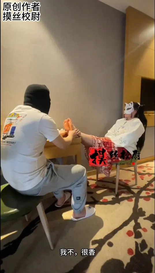 舔舐汉服小仙女的原味船袜与白嫩臭脚！-6