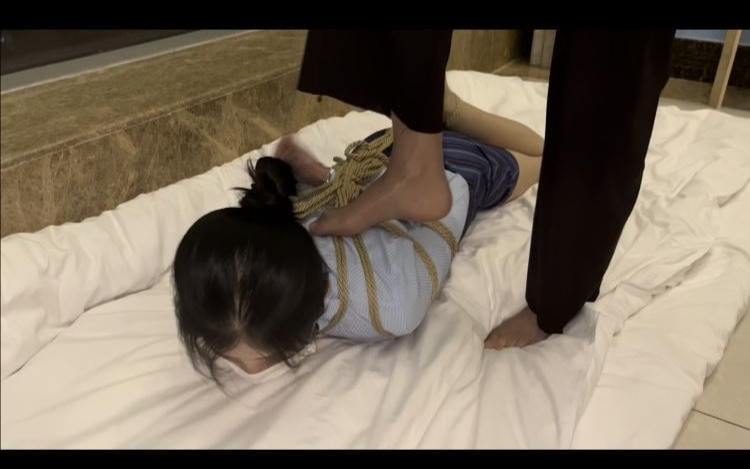 小美女职员问卷事件，双丝足美女出演，有小姐姐最喜欢的单脚吊哦。-7