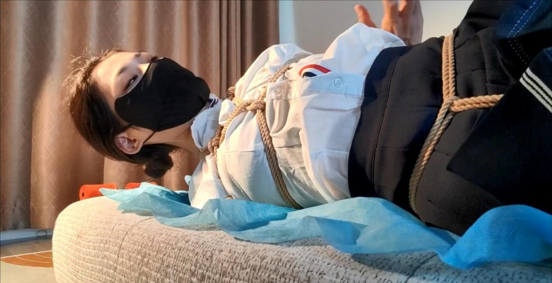 欣悦，JK、过膝白袜、小白鞋游戏第一集：超好玩，触及灵魂的瘙痒-9