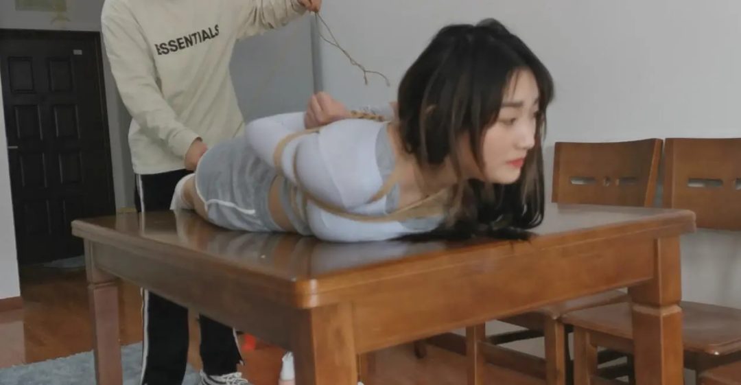 新妹子尤涵 舞蹈专业 超紧驷马加上独自放置 ，疯狂挣扎，解开双脚的绳子-7