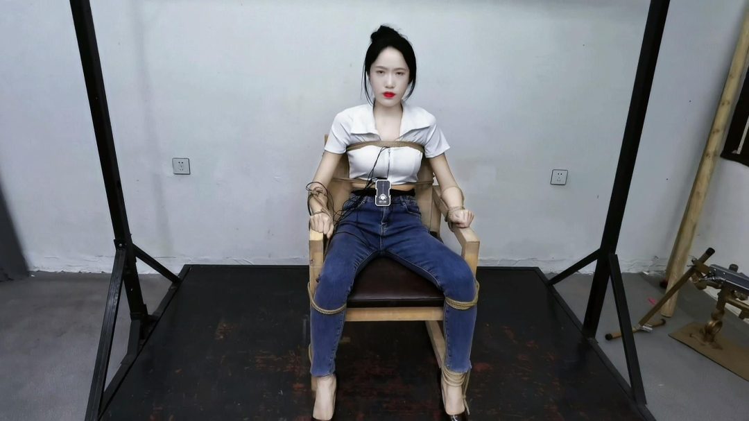 艺仙儿 木制刑椅上电击，升到200是什么感觉......-4