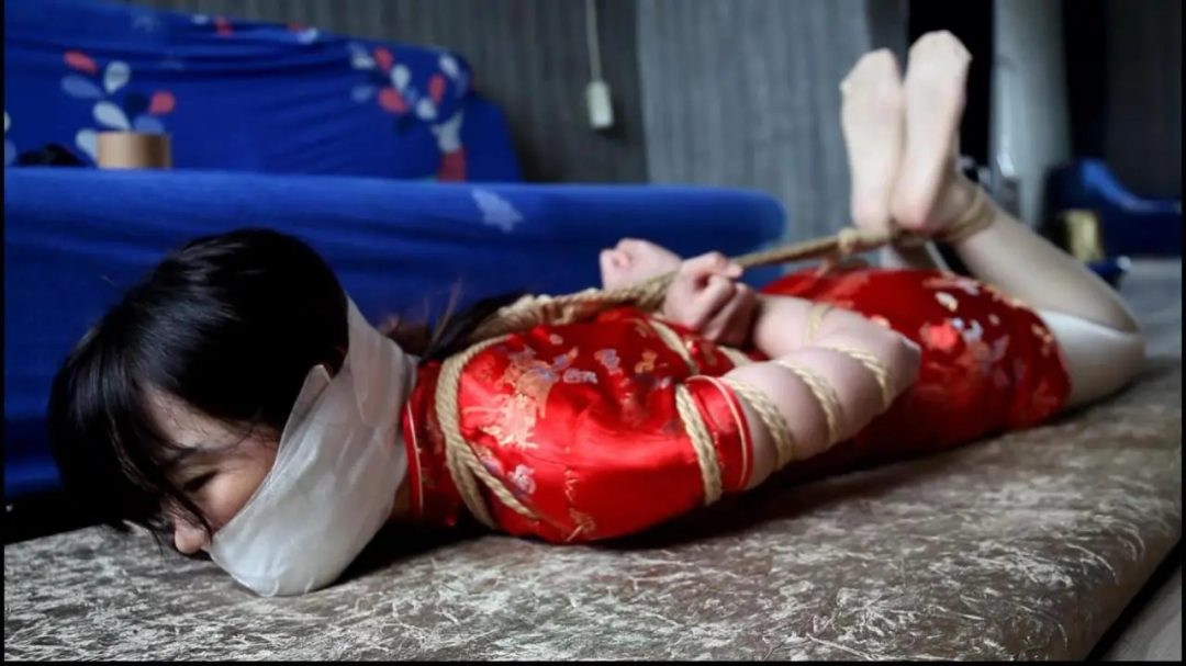 唯美之家定拍作品:《兄妹打赌游戏骗局》(女孩与表哥玩捆绑游戏反被表哥欺骗捆堵更严厉)-1 唯美之家定拍作品:《兄妹打赌游戏骗局》(女孩与表哥玩捆绑游戏反被表哥欺骗捆堵更严厉)-1