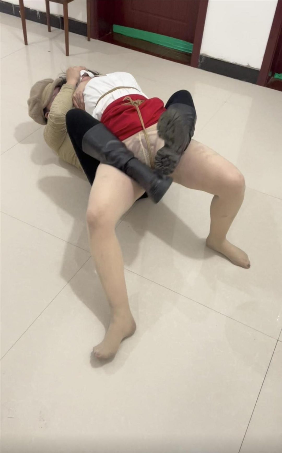 挑战捂嘴捏鼻30秒-5