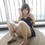 泳装主播妹子紧缚调教约绑实录！海老缚+吊绑+亲吻+挠脚心+挠痒+SP打屁屁+抚摸蹂躏