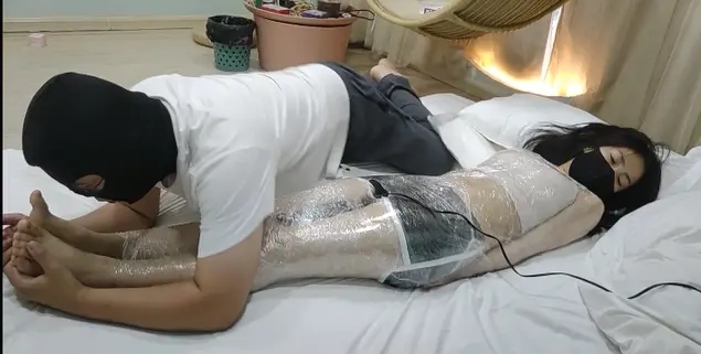 《少女遇难记》-入室绑架剧情+丝袜口罩封嘴+欧式直臂+驷马拉紧+TD+挠脚心+舔足+保鲜膜全包+双脚TK+乳夹+八字开腿+皮革拘束等等-11 《少女遇难记》-入室绑架剧情+丝袜口罩封嘴+欧式直臂+驷马拉紧+TD+挠脚心+舔足+保鲜膜全包+双脚TK+乳夹+八字开腿+皮革拘束等等-11