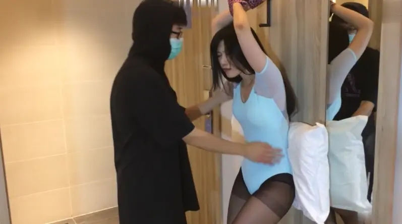 太萌原创 黑丝泳装美女紧缚虐打-4
