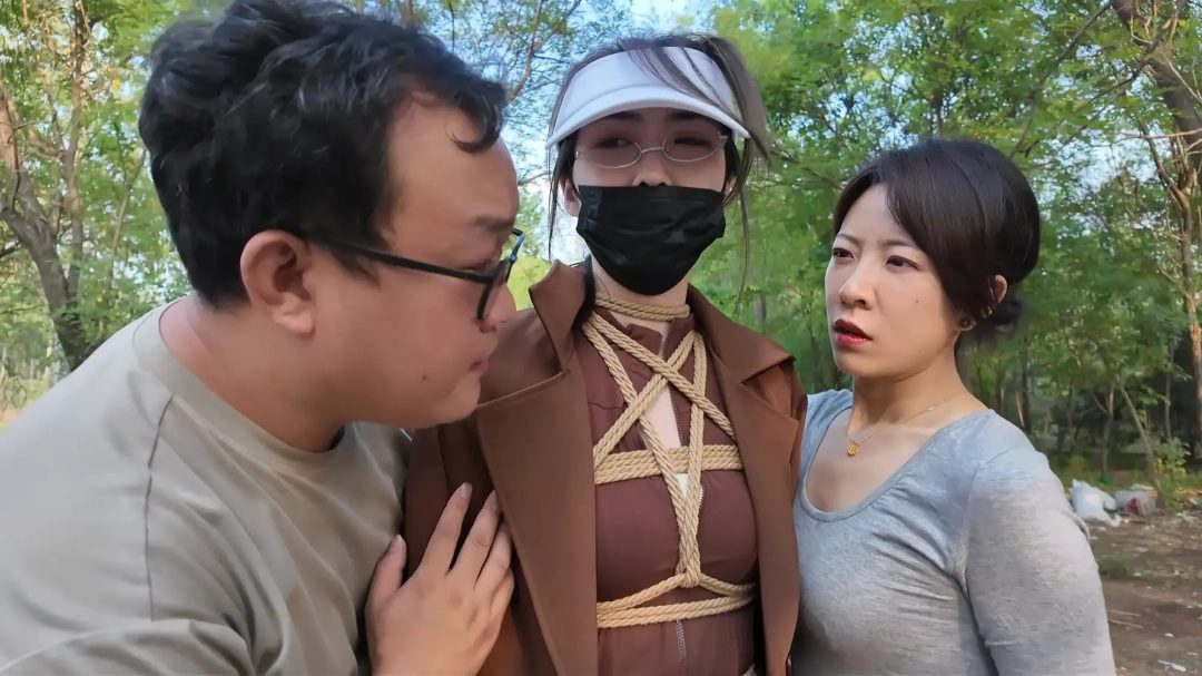 枫叶工作室原创定拍 剧情片—《旅途噩梦》第1集 雨诺徒步旅行遭遇人F夫妻 南清出手相救反被治服-8 枫叶工作室原创定拍 剧情片—《旅途噩梦》第1集 雨诺徒步旅行遭遇人F夫妻 南清出手相救反被治服-8